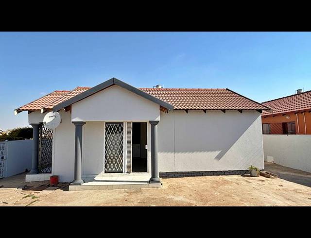 2 BEDROOM HOUSE FOR SALE IN SOSHANGUVE VV